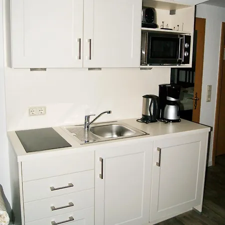 Appartementhaus Gutenberg - Fuer Paare, Freundinnen & Freunde, Alleinreisende - Parkplatz & Wlan - 2 Min Zum See, 6 Min Zum Binz