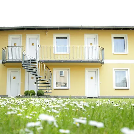 Appartementhaus Gutenberg - Fuer Paare, Freundinnen & Freunde, Alleinreisende - Parkplatz & Wlan - 2 Min Zum See, 6 Min Zum Apartman